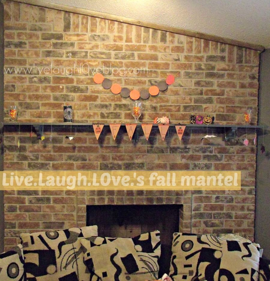 Live.Laugh.L0ve. // DIY Fall and Halloween Mantel via @clivelaughl0ve Live.Laugh.L0ve. // DIY Fall and Halloween Mantel via @clivelaughl0ve