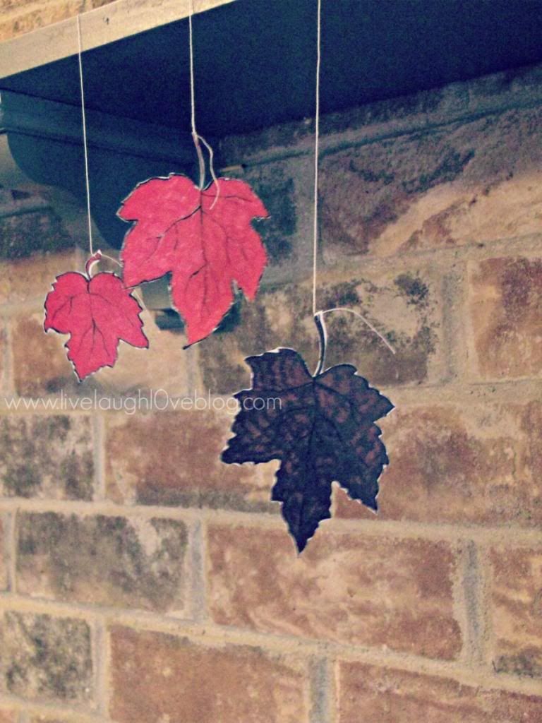 Live.Laugh.L0ve. // DIY Fall and Halloween Mantel via @clivelaughl0ve Live.Laugh.L0ve. // DIY Fall and Halloween Mantel via @clivelaughl0ve