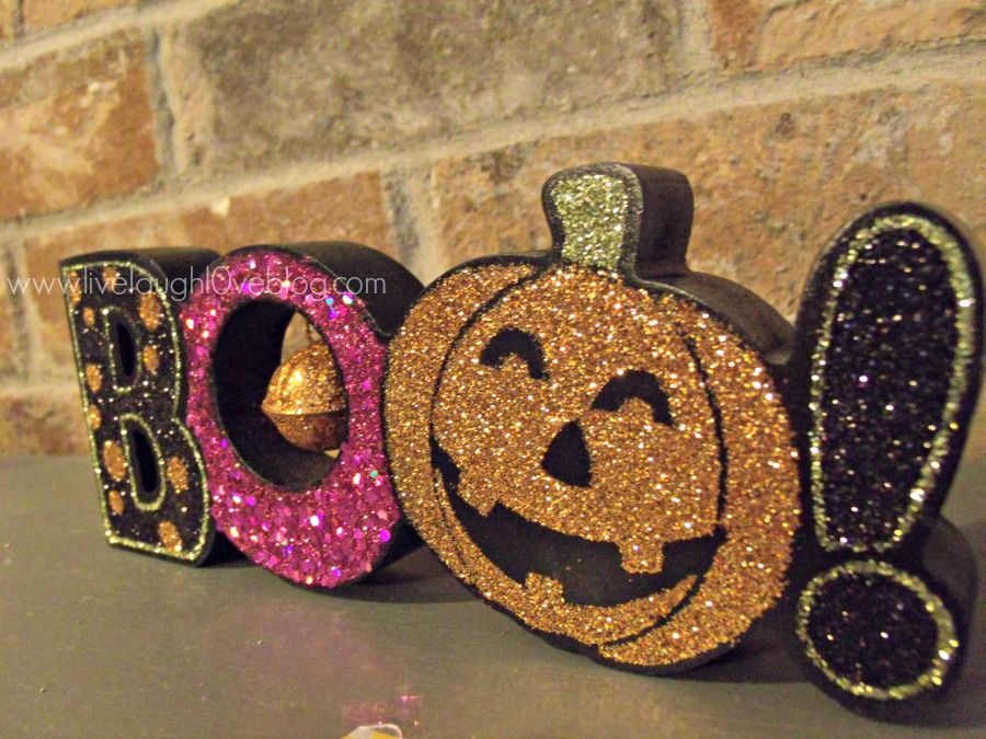 Live.Laugh.L0ve. // DIY Fall and Halloween Mantel via @clivelaughl0ve Live.Laugh.L0ve. // DIY Fall and Halloween Mantel via @clivelaughl0ve