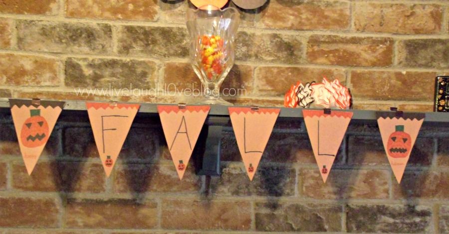 Live.Laugh.L0ve. // DIY Fall and Halloween Mantel via @clivelaughl0ve Live.Laugh.L0ve. // DIY Fall and Halloween Mantel via @clivelaughl0ve