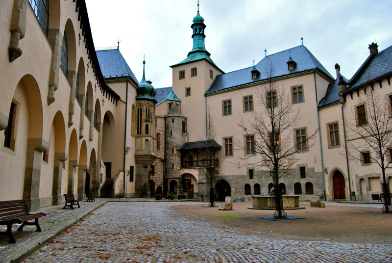 http://i1309.photobucket.com/albums/s632/LeBruxellois/Kutna%20Hora/DSC_0101b_zps09445e70.jpg