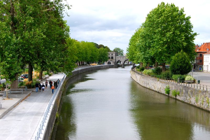 http://i1309.photobucket.com/albums/s632/LeBruxellois/Tournai/DSC_0098b_zps1ada8814.jpg