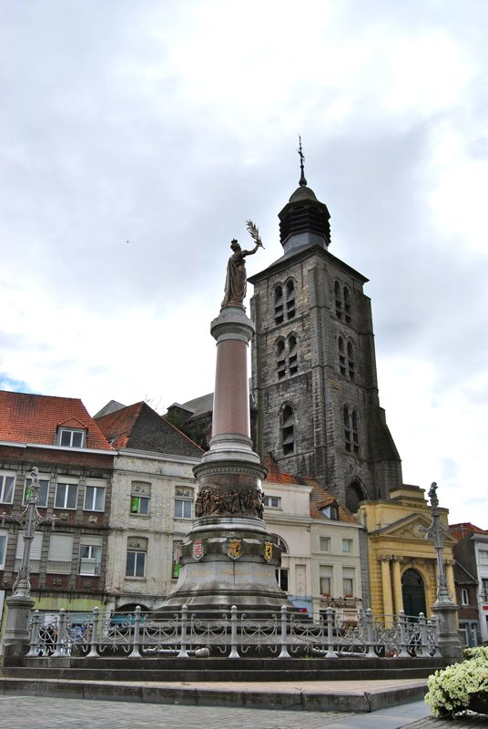 http://i1309.photobucket.com/albums/s632/LeBruxellois/Tournai/DSC_0106b_zpsc22b332d.jpg