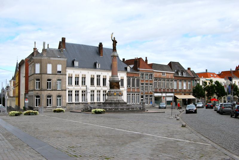 http://i1309.photobucket.com/albums/s632/LeBruxellois/Tournai/DSC_0108b_zps79dc0d7d.jpg