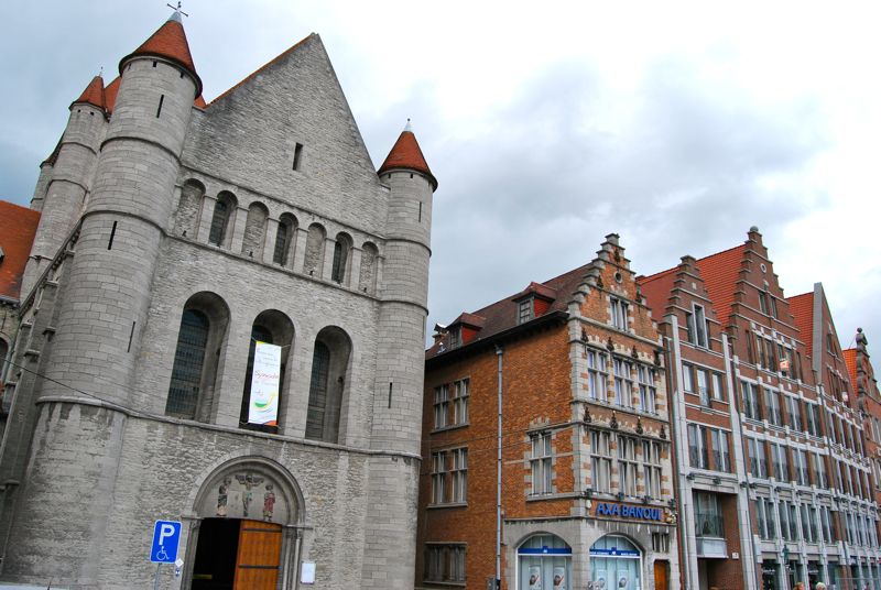 http://i1309.photobucket.com/albums/s632/LeBruxellois/Tournai/DSC_0110b_zps51e94937.jpg