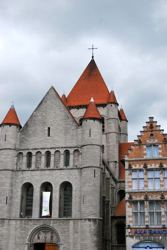 http://i1309.photobucket.com/albums/s632/LeBruxellois/Tournai/DSC_0114b_zpscbc3f679.jpg