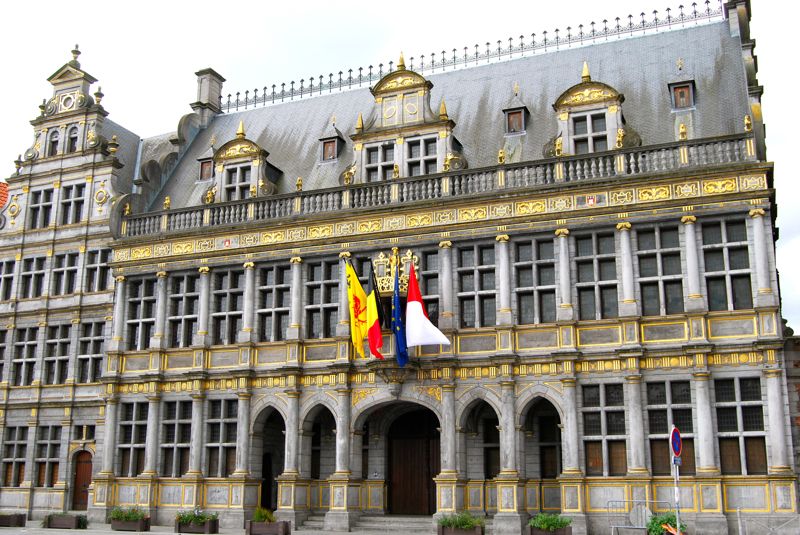 http://i1309.photobucket.com/albums/s632/LeBruxellois/Tournai/DSC_0115b_zpsd099603b.jpg