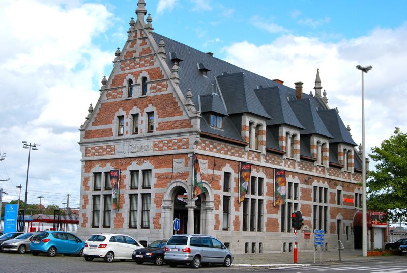 http://i1309.photobucket.com/albums/s632/LeBruxellois/Tournai/DSC_0168b_zpsd9701a19.jpg